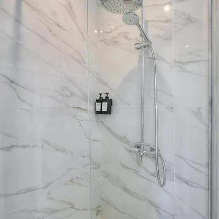 Апартаменты Seabatical By The Beach, 2bed And 2baths