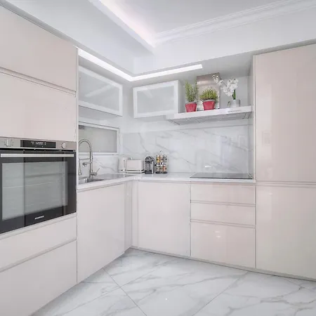 Seabatical By The Beach, 2bed And 2baths Appartement Cannes