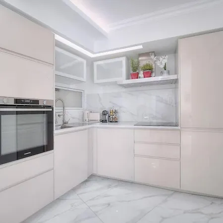 Seabatical By The Beach, 2bed And 2baths Appartement Cannes