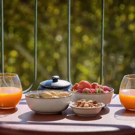 Seabatical By The Beach, 2bed And 2baths Канны