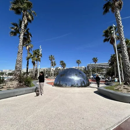 Seabatical By The Beach, 2bed And 2baths Lejlighed Cannes