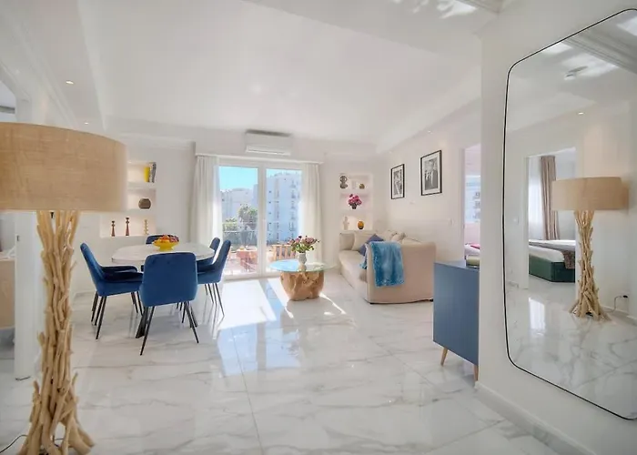 Seabatical By The Beach, 2bed And 2baths Cannes