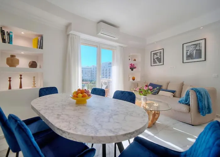 Seabatical By The Beach, 2bed And 2baths Cannes