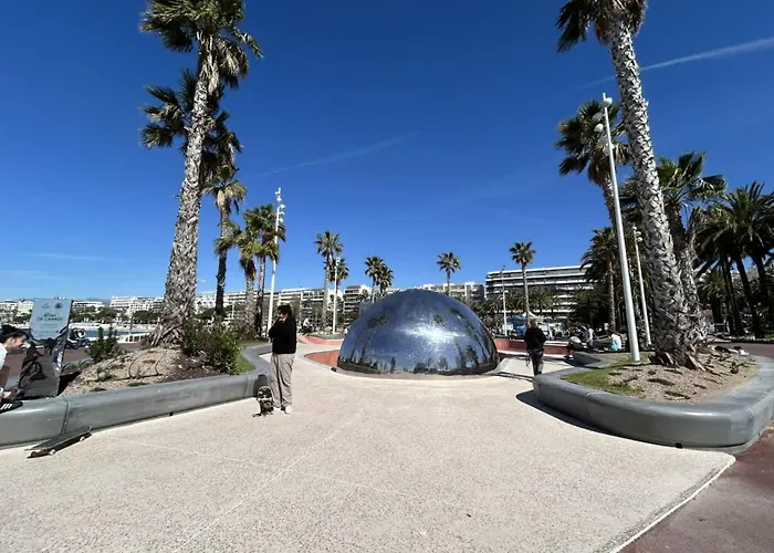 Seabatical By The Beach, 2bed And 2baths Lejlighed Cannes