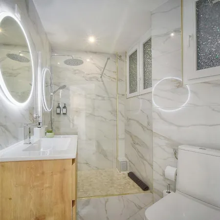 Apartment Seabatical By The Beach, 2bed And 2baths Cannes