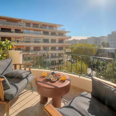 Seabatical By The Beach, 2bed And 2baths