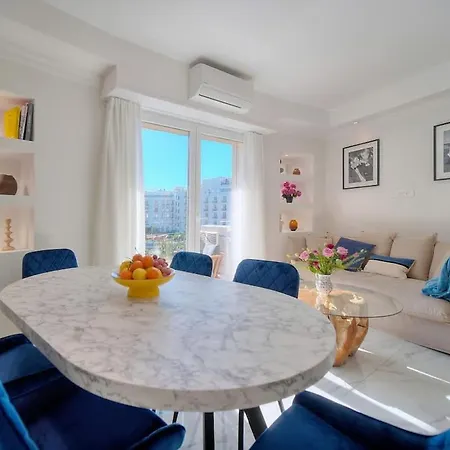 Seabatical By The Beach, 2bed And 2baths Cannes