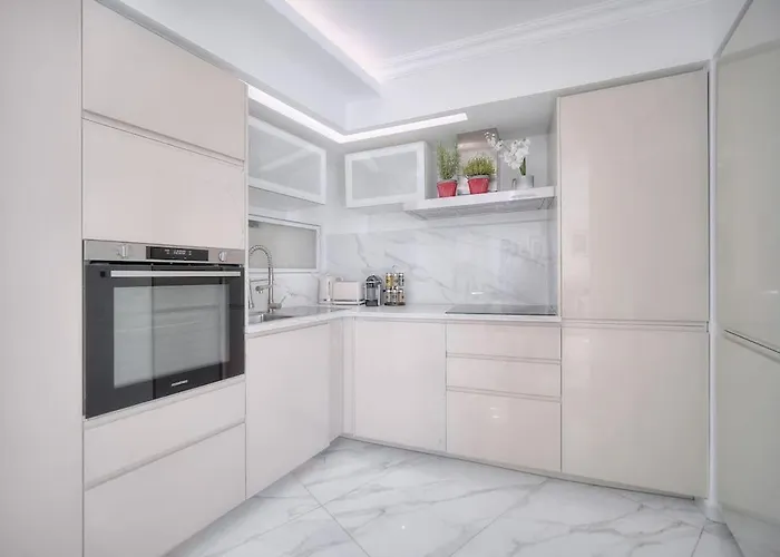 Seabatical By The Beach, 2bed And 2baths Apartament Cannes