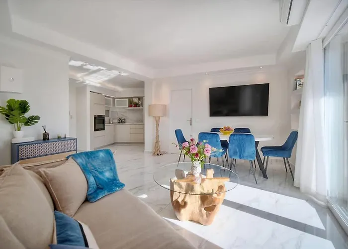 Seabatical By The Beach, 2bed And 2baths Cannes